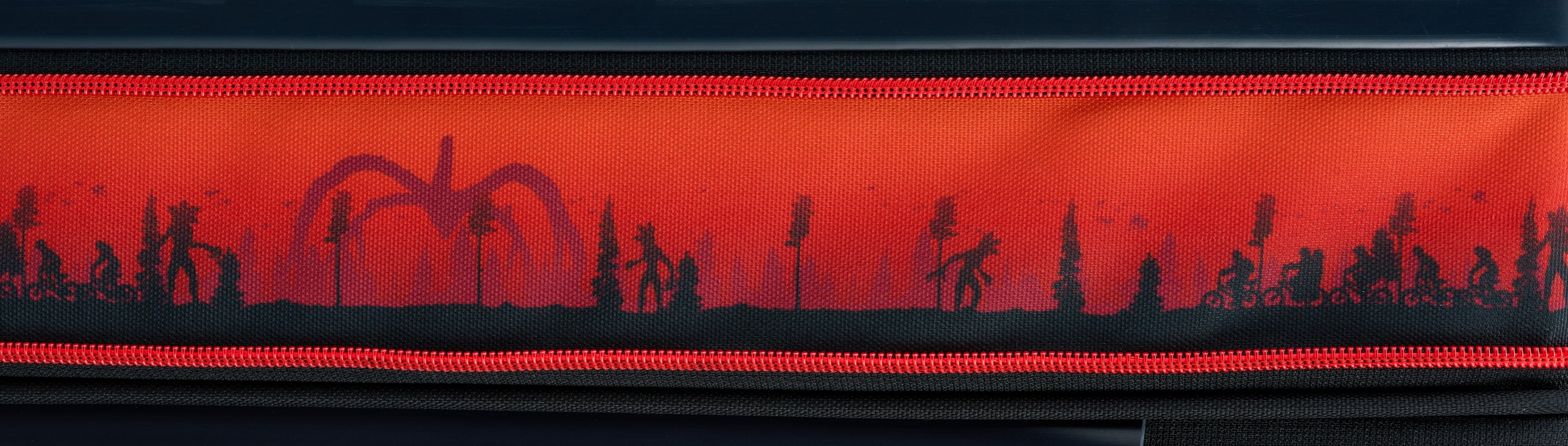 STRANGER THINGS BLACK TSA 67CM